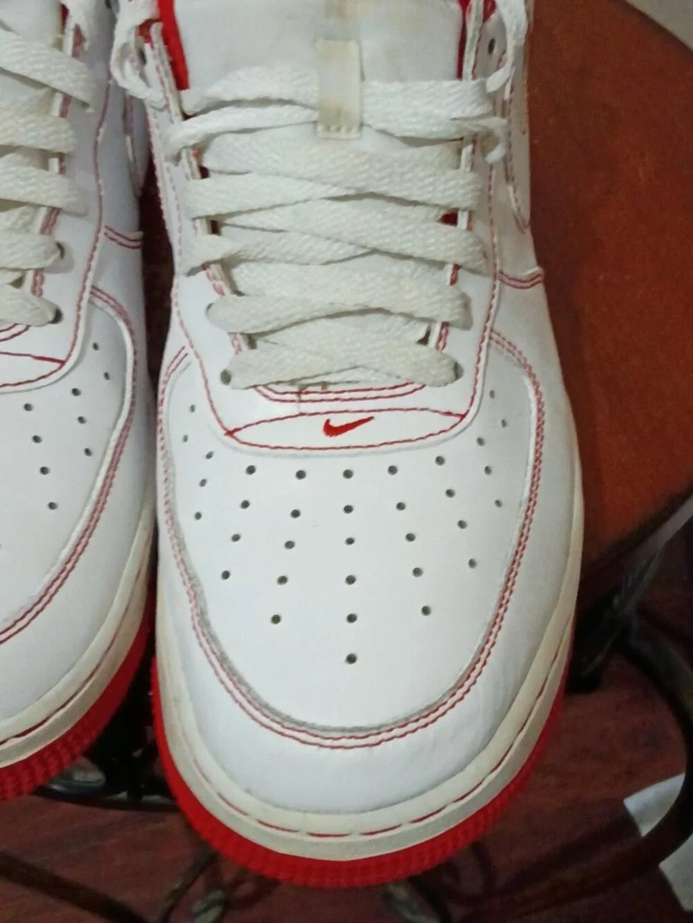 Nike Air Force 1 Sneakers Mens Size 11 US White University Red Shoes CV1724-100